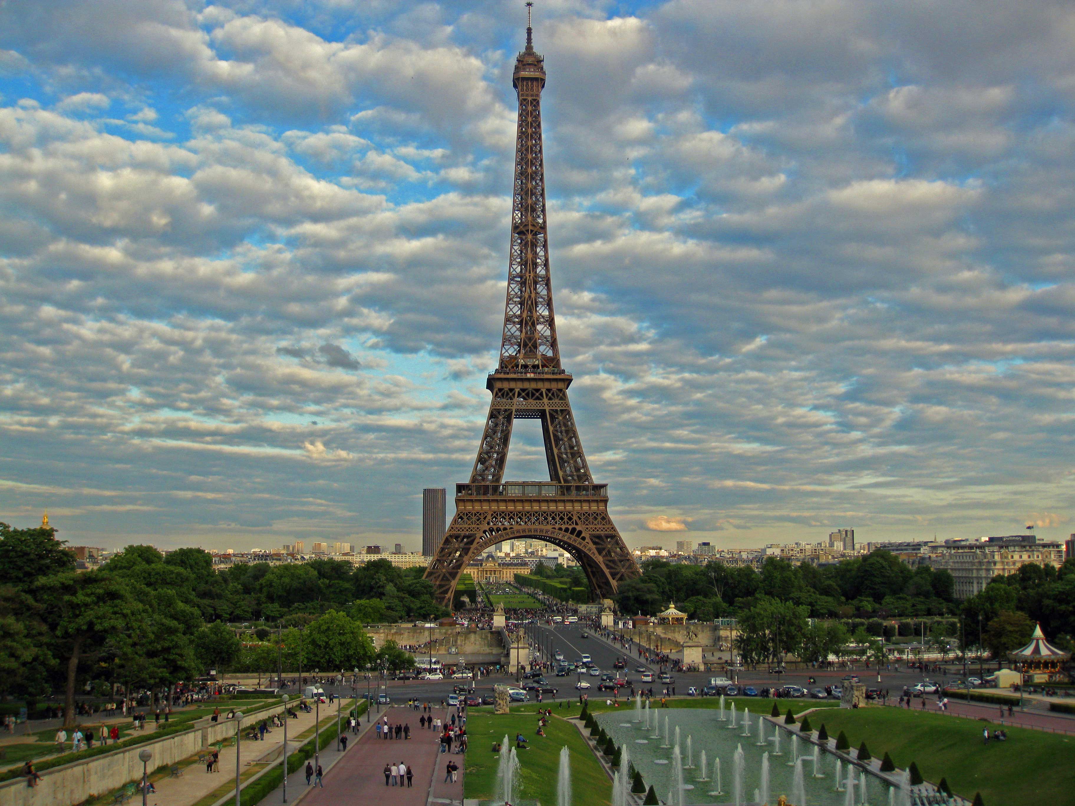 EIFFEL-TOWER